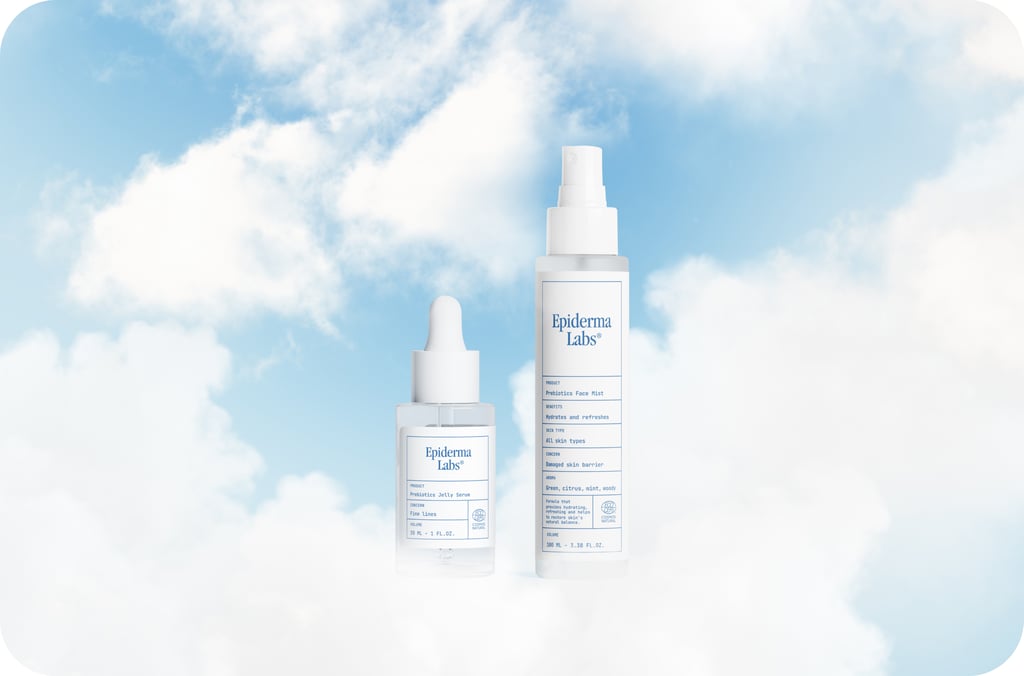 Produkt-Mockup von zwei Flaschen zwischen Wolken
